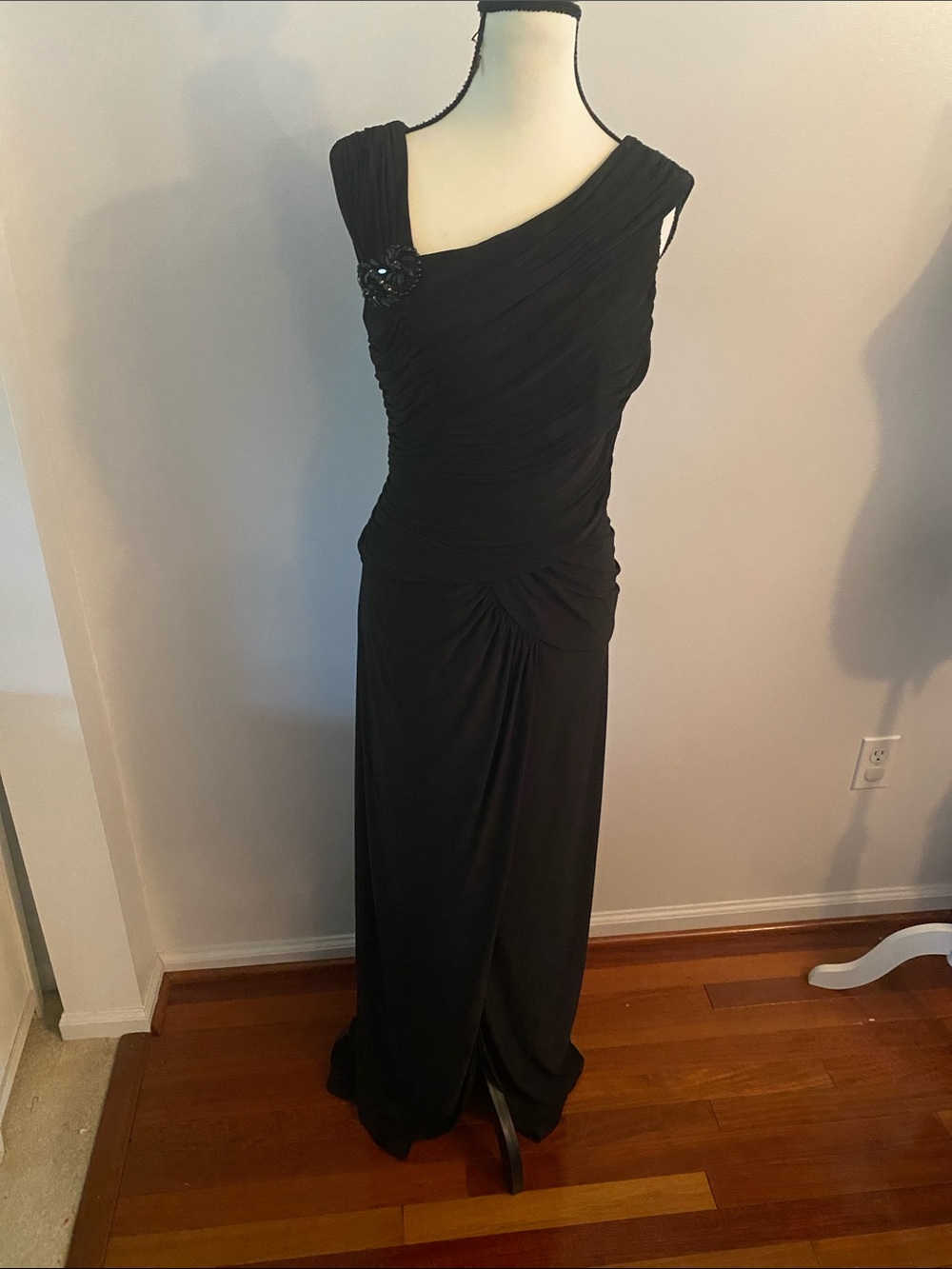 Adrianna Papell size 12 black figure flattering gown